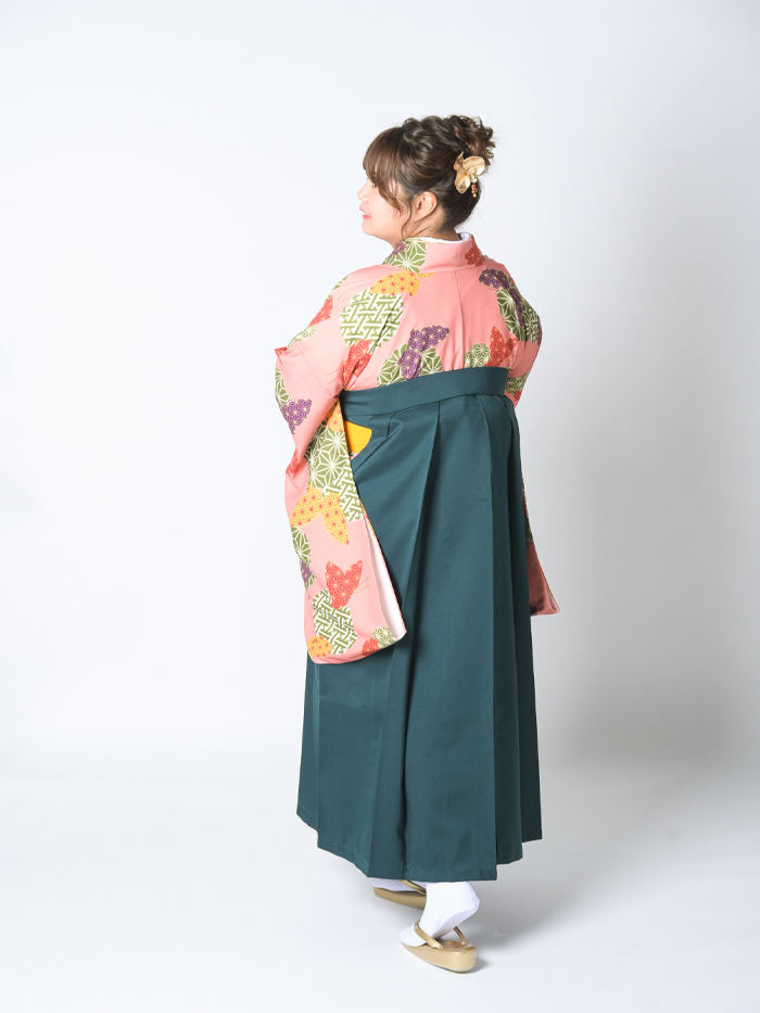 後ろ姿の女性教員