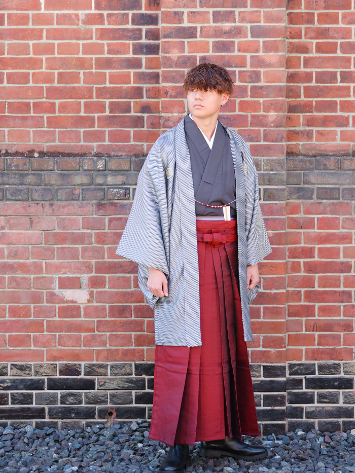 ころんくん 等身 袴 成人式｜二十歳の集い｜紋付袴レンタル｜全国宅配｜スケイル 銀黒＋