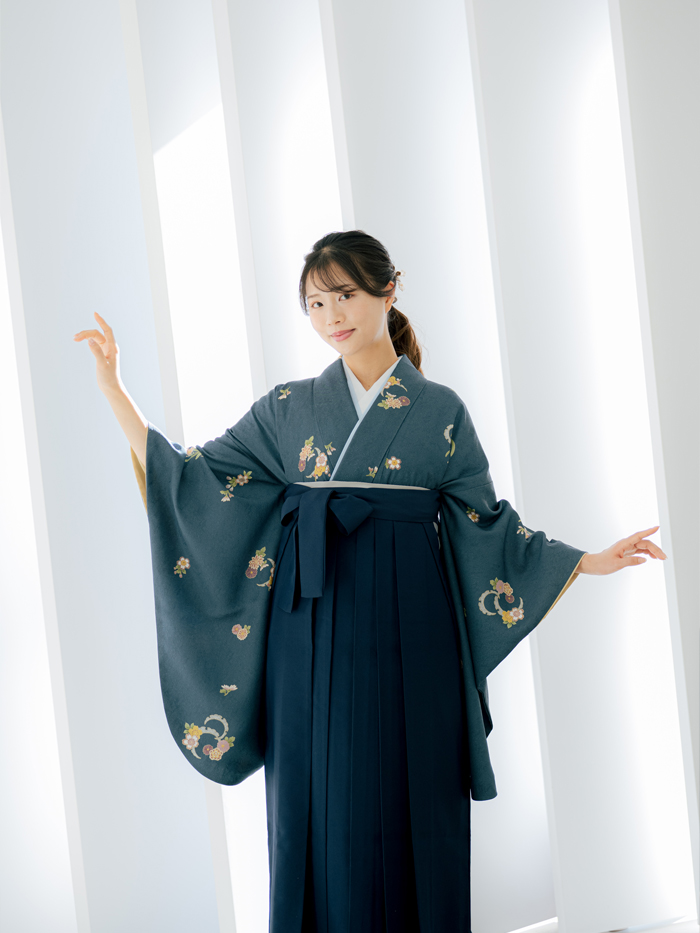 後ろ姿の卒業袴の女性