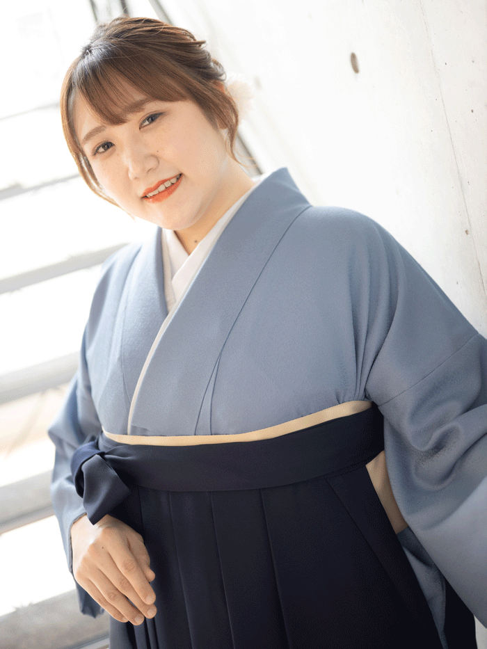後ろ姿の卒業袴の女性