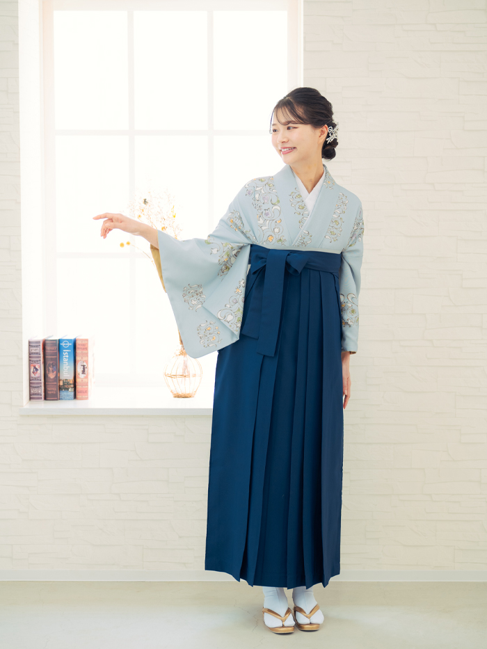 後ろ姿の女性教員