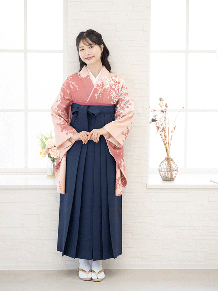 後ろ姿の女性教員