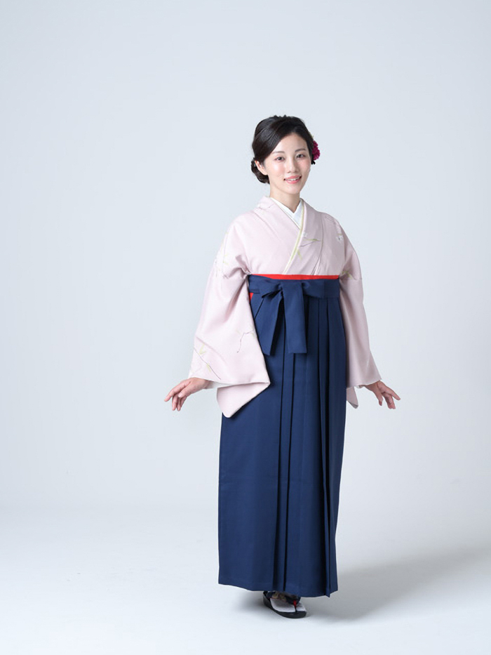 後ろ姿の卒業袴の女性
