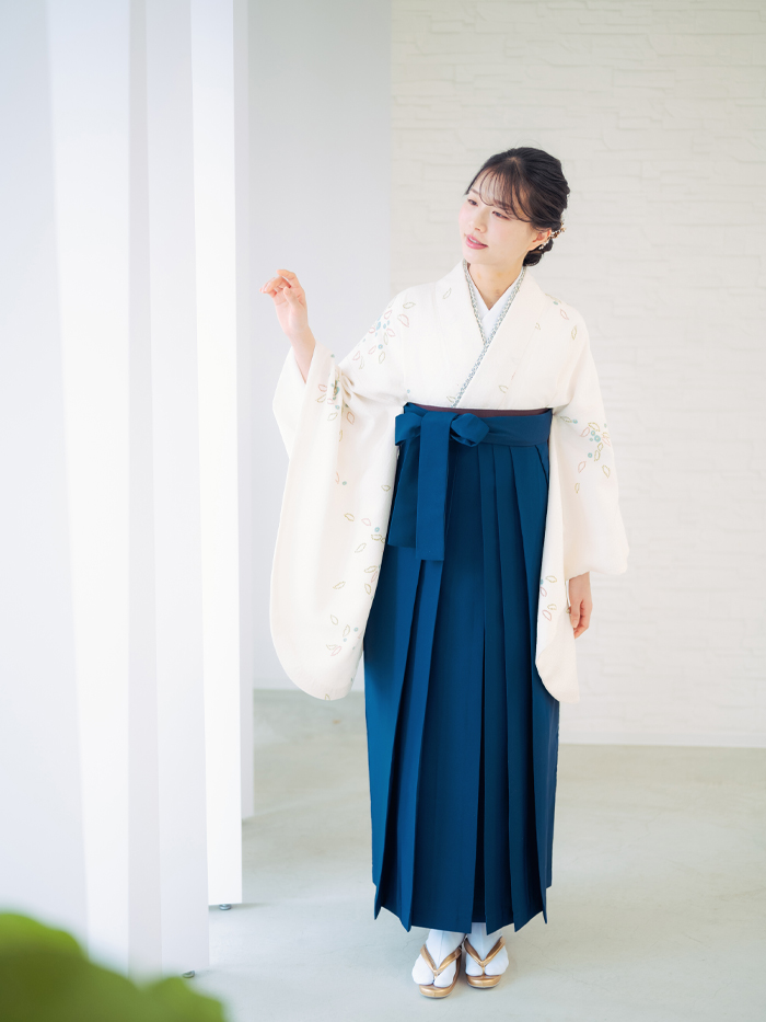 トールサイズ立ち姿の卒業袴