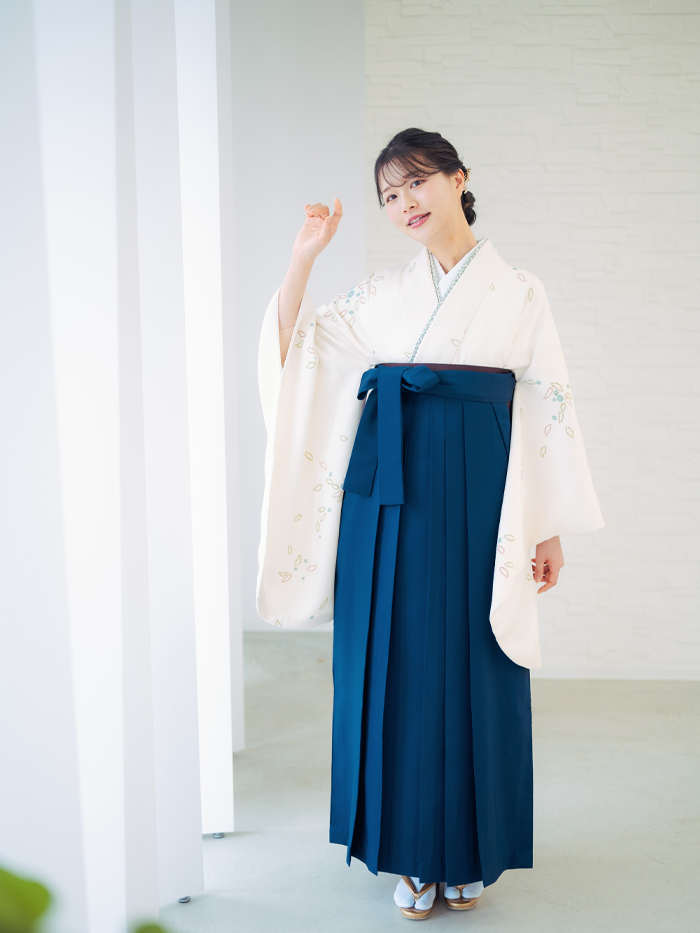 後ろ姿の卒業袴の女性