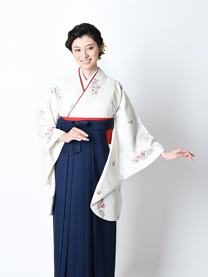 卒業式袴 2時間のみ使用‼️とても綺麗です‼️ 主役を引き立てながら褒められる。卒業式卒園式のキクヅル