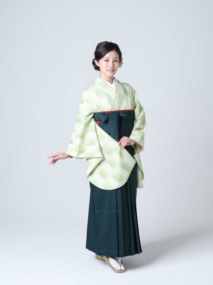 後ろ姿の女性教員
