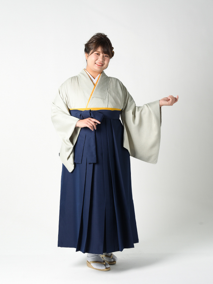 プラスサイズ立ち姿の卒業袴