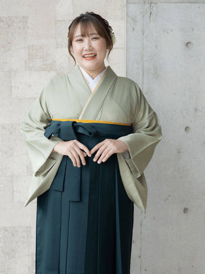 後ろ姿の卒業袴の女性