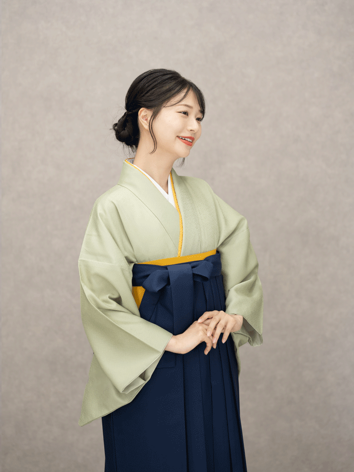 後ろ姿の女性教員