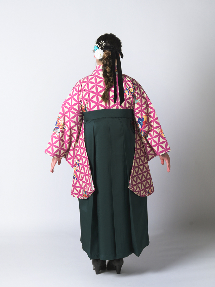 後ろ姿の女性教員
