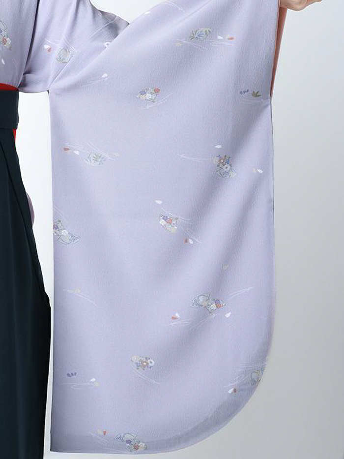 後ろ姿の女性教員