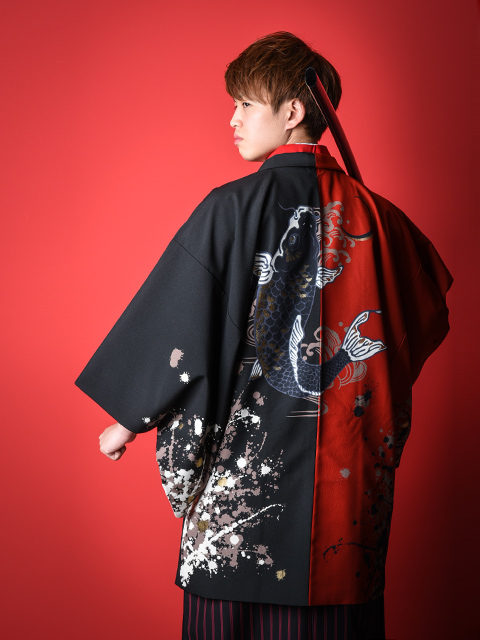 成人式の紋付袴レンタル　赤黒の鯉