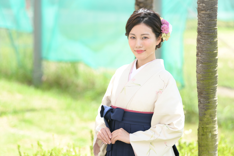 素敵な先生だったと記憶に残る、上品な袴の着こなし＆ポージングのポイント紹介