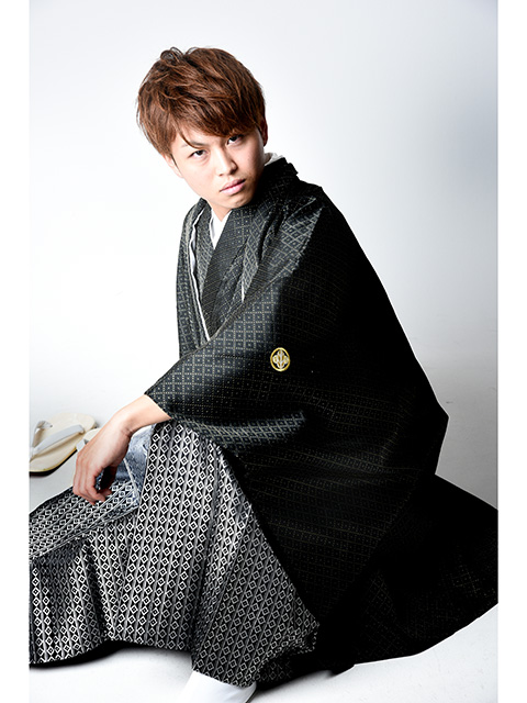 黒金　紋付袴レンタルで成人式